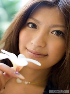 車庫裏雙飛姐妹花